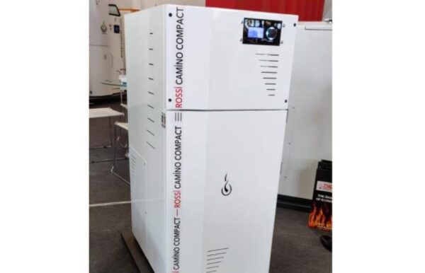 CENTRALA TERMICA PE PELETI KOZLUSAN, MODEL ROSSI CAMINO 25 KW, RANDAMENT PANA LA  93%, TEMPERATURA MAXIMA=90°C, PRESIUNE MAXIMA BAR=3, CONTINUT APA L=35